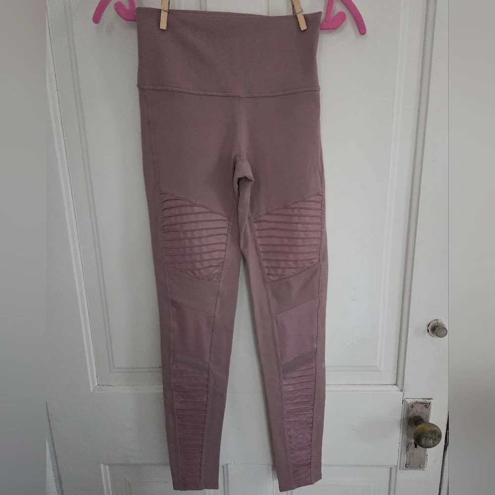 Alo High Waist Moto Legging in Smoky Quartz & Smoky Quartz